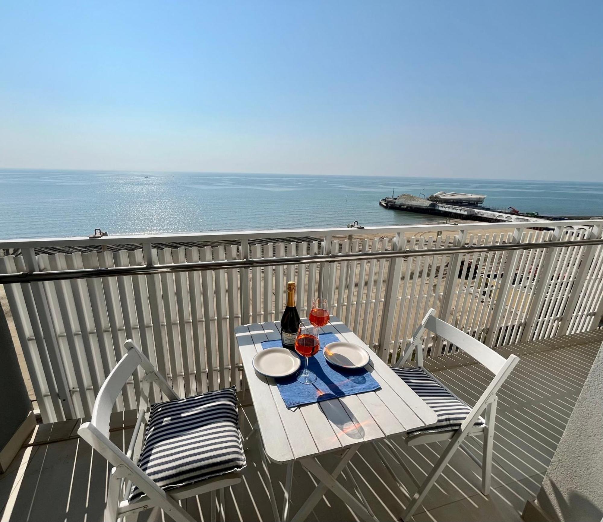 Vista Mare A 10m Dalla Spiaggia, 8 Piano E Parcheggio Privato *